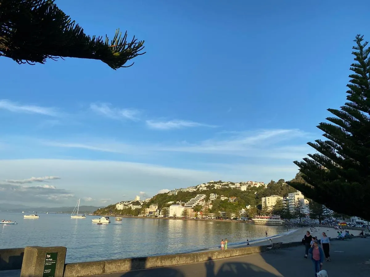 הקונטקטים של Beach House In Oriental Parade